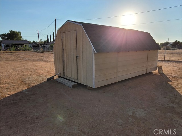 21291 Ramona Avenue, Apple Valley CA: https://media.crmls.org/medias/c646dc5c-1d52-4d77-8858-e55df17aa46c.jpg