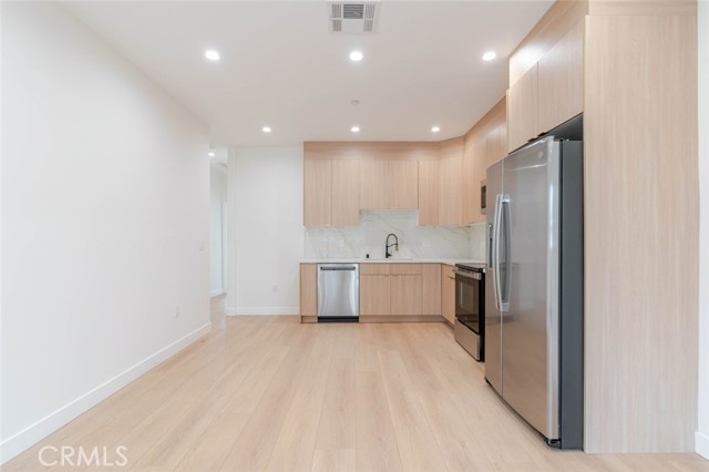 Detail Gallery Image 7 of 21 For 6217 Sylvia Ave, Tarzana,  CA 91335 - 3 Beds | 2 Baths