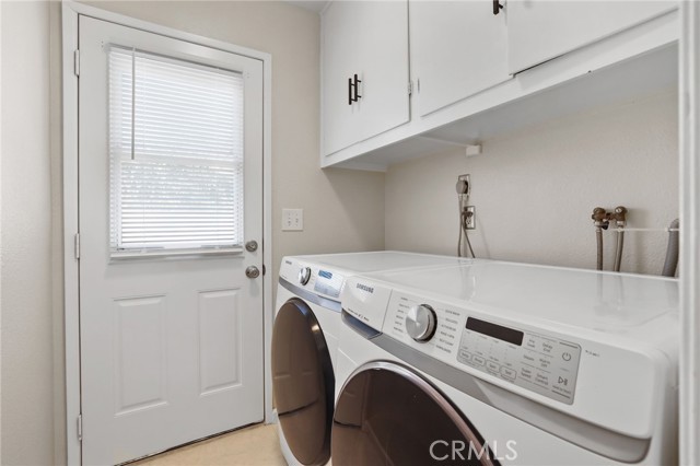 20071 Moontide Circle, Huntington Beach CA: https://media.crmls.org/medias/c6485af8-a512-492e-87e9-edcf93d447a1.jpg