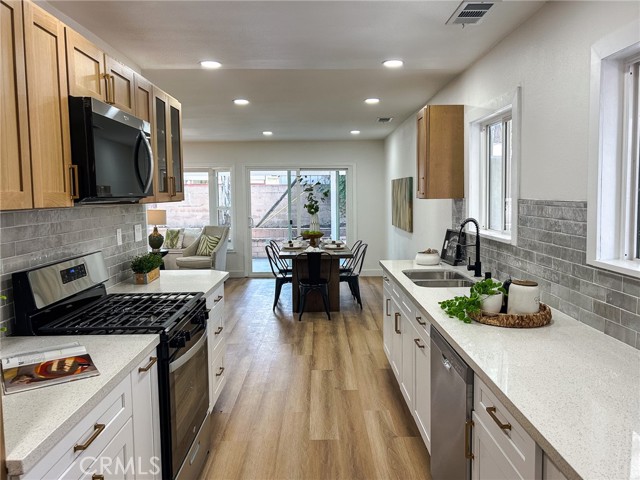 9737 Felipe Avenue, Montclair CA: https://media.crmls.org/medias/c648b45f-f7f8-4bcb-9a29-64490d2012ca.jpg