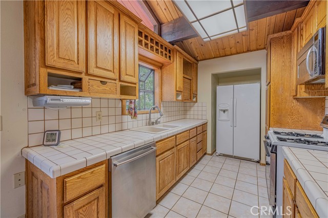 Detail Gallery Image 14 of 46 For 913 Mountain Ln, Big Bear City,  CA 92314 - 3 Beds | 2 Baths