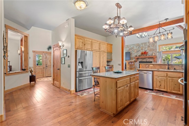 Detail Gallery Image 11 of 38 For 1034 Teakwood, Lake Arrowhead,  CA 92352 - 4 Beds | 3 Baths