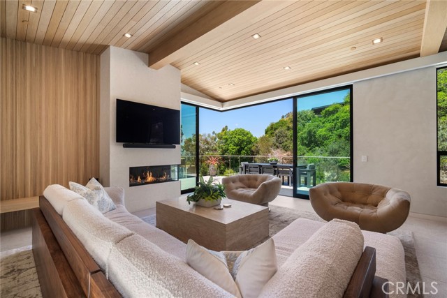702 Diamond, Laguna Beach CA: https://media.crmls.org/medias/c64b04ce-f739-41d7-8306-0b03aa5a39a3.jpg