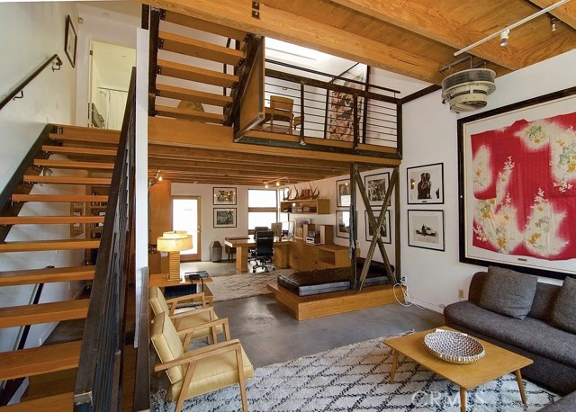 1113 Electric Avenue, Venice CA: https://media.crmls.org/medias/c64b968c-a5f7-410e-b8f3-e59b0d2d729f.jpg