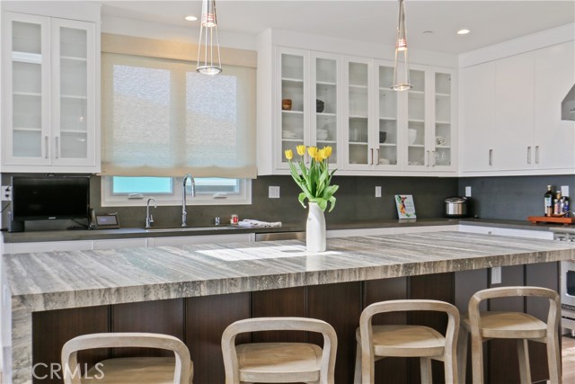 2215 Bayview Drive, Manhattan Beach, California 90266, 4 Bedrooms Bedrooms, ,3 BathroomsBathrooms,Residential,Sold,Bayview,SB21154345