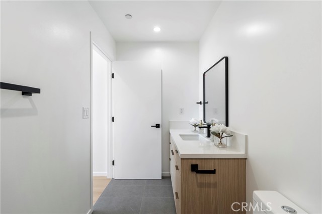 Detail Gallery Image 22 of 27 For 2517 Alsace #1/2,  Los Angeles,  CA 90016 - 3 Beds | 4 Baths