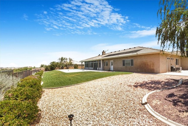 6940 Oak Vista Lane, Oak Hills CA: https://media.crmls.org/medias/c64cb563-6ff8-4729-93dd-244654da6274.jpg