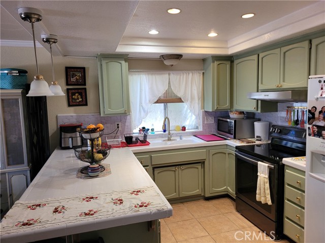 Detail Gallery Image 8 of 25 For 22750 Cove View St, Canyon Lake,  CA 92587 - 4 Beds | 2/1 Baths