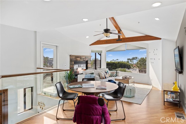338 Y - Led by vaulted and beamed ceilings, laminate wood flooring, open-concept arrangements, skylights.