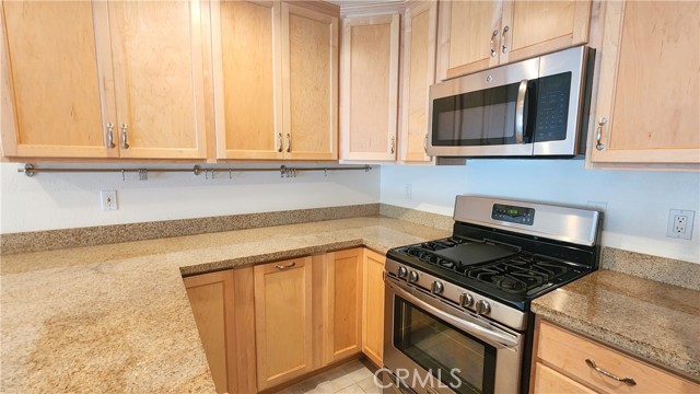 Detail Gallery Image 4 of 21 For 204 Orange Blossom, Irvine,  CA 92618 - 2 Beds | 1 Baths