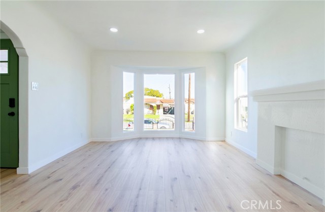 Detail Gallery Image 8 of 30 For 1428 W 89th, Los Angeles,  CA 90047 - 3 Beds | 2 Baths