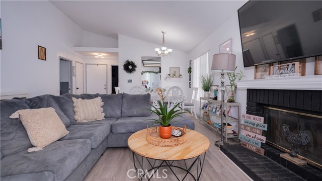 19450 Sweetwood Lane, Lake Elsinore CA: https://media.crmls.org/medias/c6505b48-7efd-404f-a369-96fdd83b8809.jpg