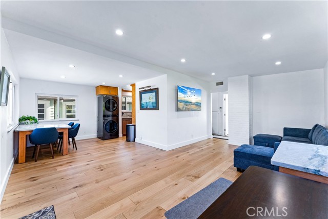 Detail Gallery Image 39 of 66 For 400 17th St, Manhattan Beach,  CA 90266 - 4 Beds | 2 Baths