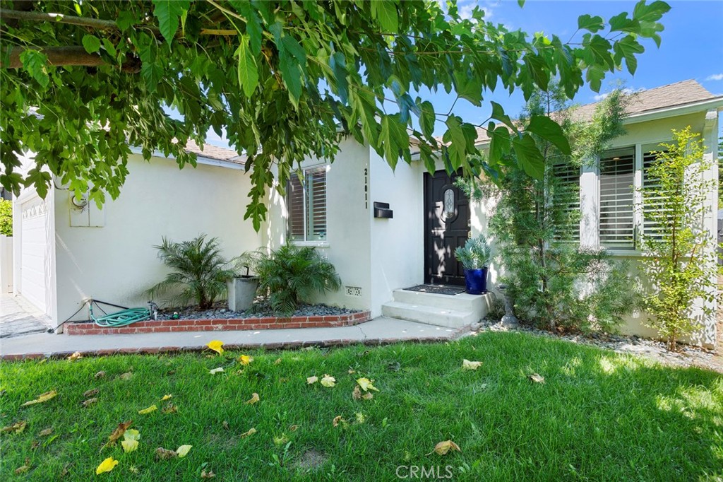 21011 Covello Street, Canoga Park, CA 91303