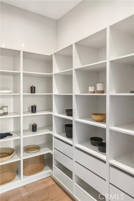 Detail Gallery Image 25 of 56 For 20511 Wells Dr, Woodland Hills,  CA 91364 - 6 Beds | 6/1 Baths