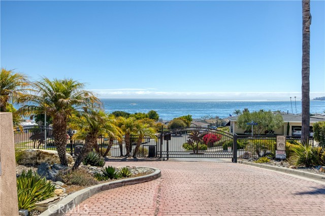 226 Encanto Avenue, Pismo Beach CA: https://media.crmls.org/medias/c651e06c-2685-43a1-9db0-6c62843c4411.jpg