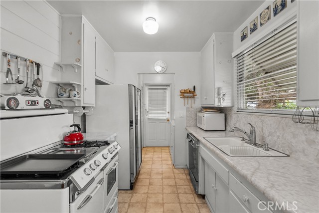 Detail Gallery Image 16 of 64 For 16026 Septo St, Granada Hills,  CA 91343 - 3 Beds | 2/2 Baths