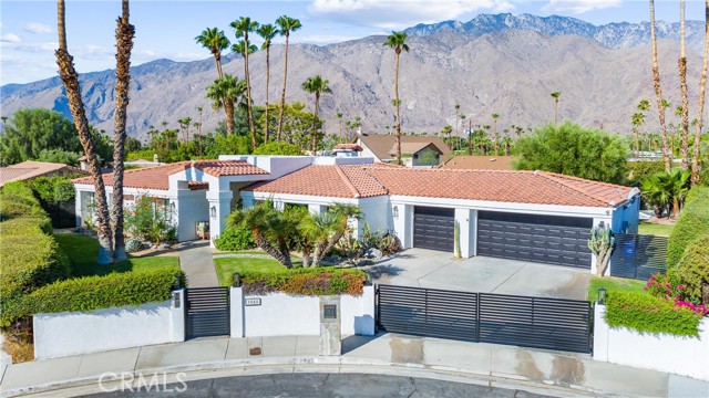 1045 E Deepak Road, Palm Springs CA: https://media.crmls.org/medias/c654dcef-7b16-41ea-8f6f-2a0b6f0fd6e0.jpg
