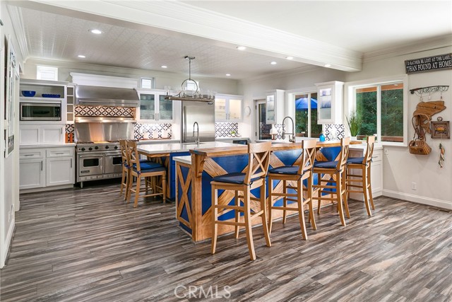 Detail Gallery Image 6 of 48 For 343 Garden, Lake Arrowhead,  CA 92352 - 5 Beds | 3 Baths