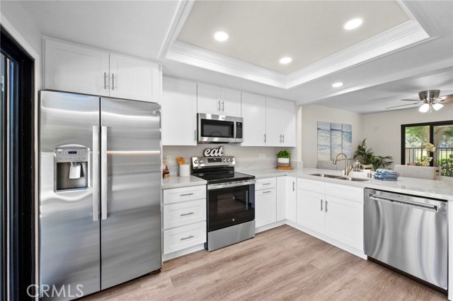 18325 Gum Tree Lane, Huntington Beach CA: https://media.crmls.org/medias/c655f431-db9e-46f0-bd52-fec1dc773cc5.jpg