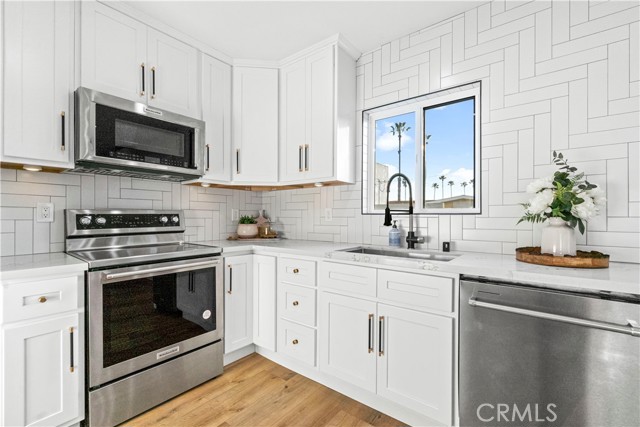 Detail Gallery Image 14 of 48 For 115 E Mariposa, San Clemente,  CA 92672 - 4 Beds | 3 Baths