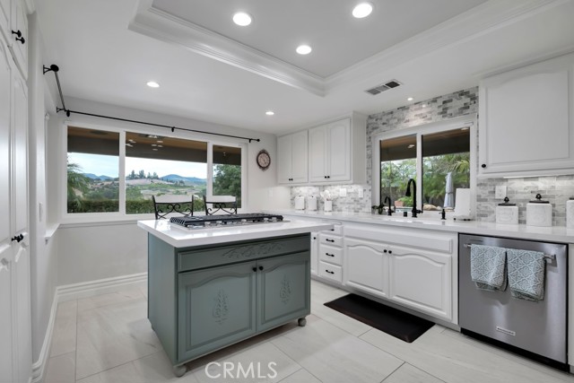 950 Firestone Circle, Simi Valley CA: https://media.crmls.org/medias/c656c9d1-cbb3-43a8-9ea9-26f4f780561b.jpg