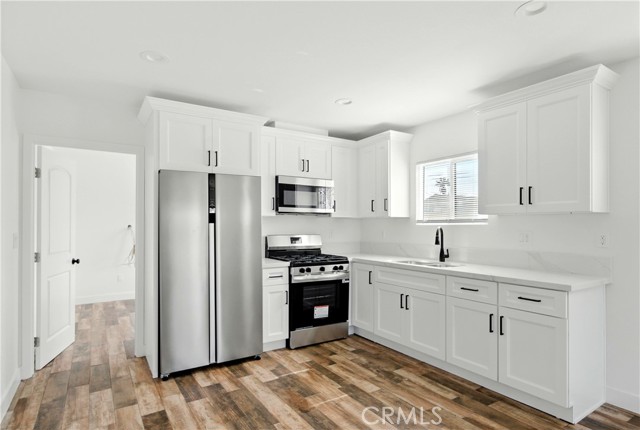 Detail Gallery Image 4 of 17 For 523 78th St, Los Angeles,  CA 90044 - 2 Beds | 1 Baths