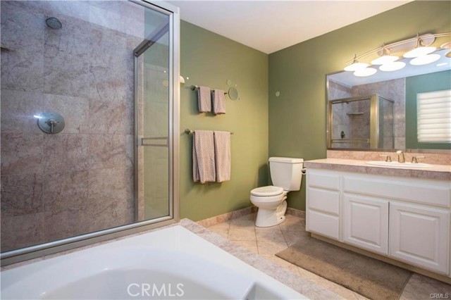 Detail Gallery Image 11 of 21 For 1521 Artesia Bld a,  Manhattan Beach,  CA 90266 - 2 Beds | 2/1 Baths