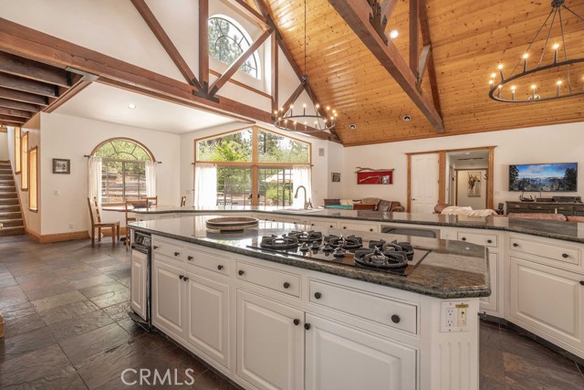 42385 Fox Farm Road, Big Bear Lake CA: https://media.crmls.org/medias/c657ca15-3877-4838-a911-3101b8afd297.jpg