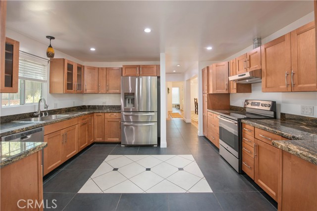 23329 Raymond Street, Chatsworth CA: https://media.crmls.org/medias/c6589f9b-3eeb-4552-9428-94a20613498b.jpg