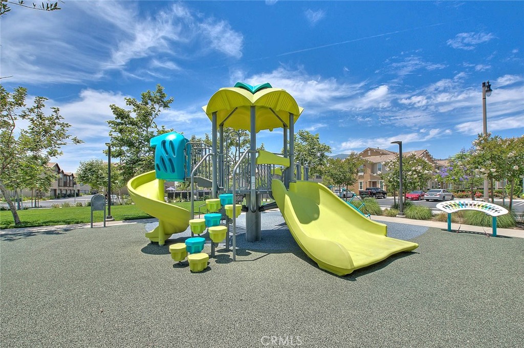 https://media.crmls.org/medias/c6592595-fd05-4546-aa45-c913b88d4e7d.jpg?preset=X-Large