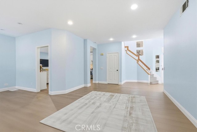 Detail Gallery Image 2 of 48 For 298 Saint Thomas, Oak Park,  CA 91377 - 5 Beds | 3 Baths