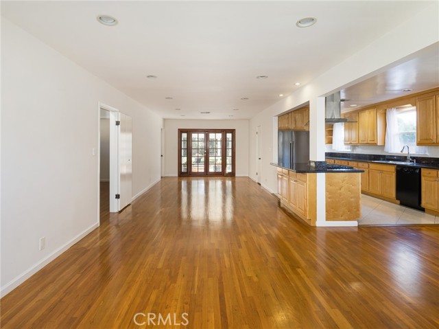 Detail Gallery Image 5 of 37 For 7024 Alverstone, Los Angeles,  CA 90045 - 3 Beds | 2 Baths