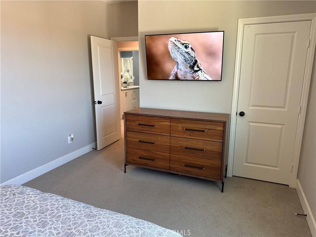 https://media.crmls.org/medias/c65a9c69-4427-48e4-8e7c-0fa98729e756.jpg?preset=X-Large