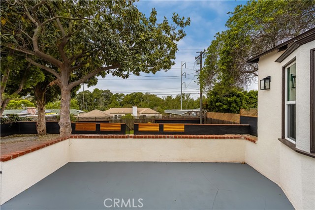 6005 S La Brea Avenue, Los Angeles CA: https://media.crmls.org/medias/c65bc851-637d-4588-afac-fe68219710dc.jpg