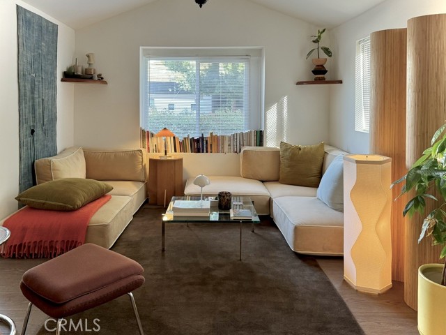 Detail Gallery Image 2 of 12 For 2409 Hyperion Ave, Los Angeles,  CA 90027 - 1 Beds | 1 Baths