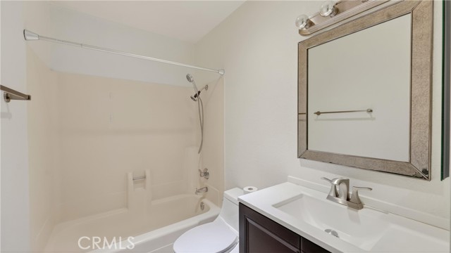 Detail Gallery Image 18 of 38 For 2600 W Segerstrom Ave #D,  Santa Ana,  CA 92704 - 3 Beds | 2/1 Baths