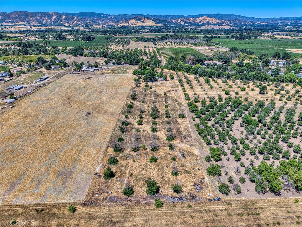 https://media.crmls.org/medias/c65e8622-08d6-4d33-9f2d-05ce8c024171.jpg?preset=X-Large