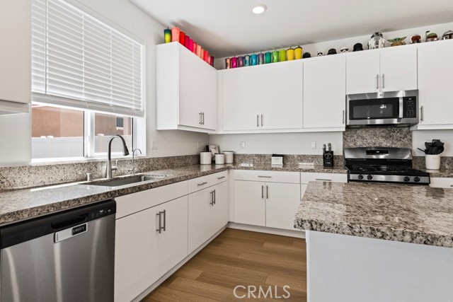 Detail Gallery Image 5 of 29 For 5085 Hoss Cir, Hemet,  CA 92545 - 4 Beds | 3 Baths