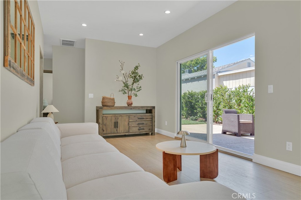 1330 N Lincoln StreetBurbank img 41