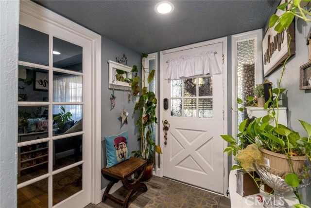 918 S Sunnyside Avenue, Fresno CA: https://media.crmls.org/medias/c65f5a11-1e05-4323-a672-72237a9c8f46.jpg