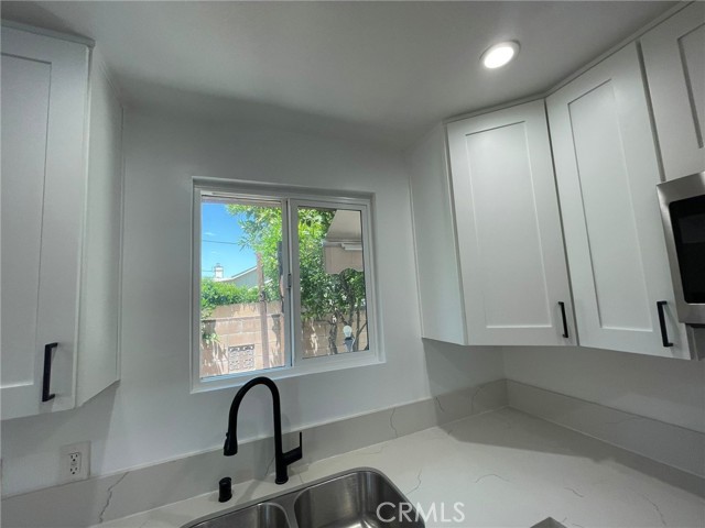 Detail Gallery Image 5 of 11 For 10053 Babbitt Ave, Northridge,  CA 91325 - 1 Beds | 1 Baths