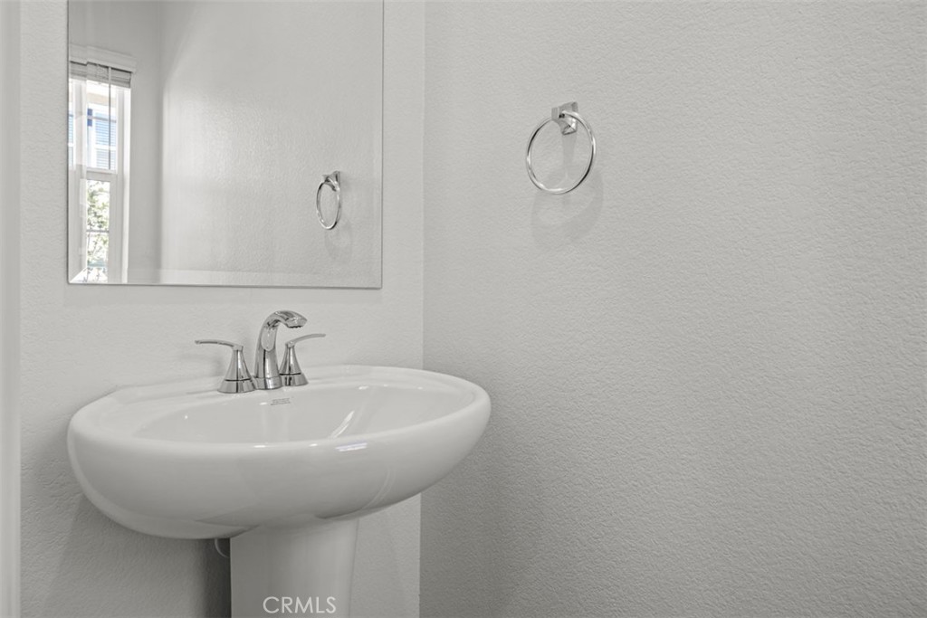 https://media.crmls.org/medias/c660f696-772f-43b2-875e-121ec3e9961c.jpg?preset=X-Large