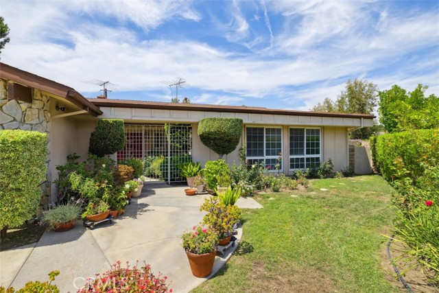 Detail Gallery Image 2 of 21 For 17733 Palora St, Encino,  CA 91316 - 4 Beds | 3 Baths