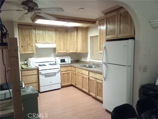 Detail Gallery Image 12 of 28 For 21922 Ottowa Rd #1,  Apple Valley,  CA 92308 - 2 Beds | 2 Baths