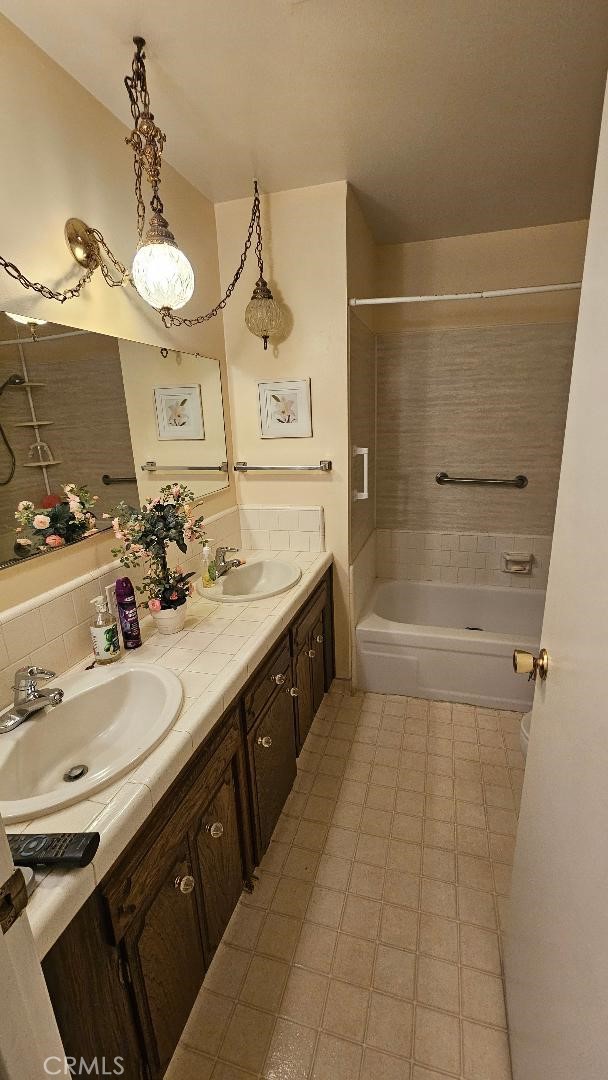 Detail Gallery Image 13 of 17 For 2551 W San Gabriel Ave, Fresno,  CA 93705 - 3 Beds | 2 Baths