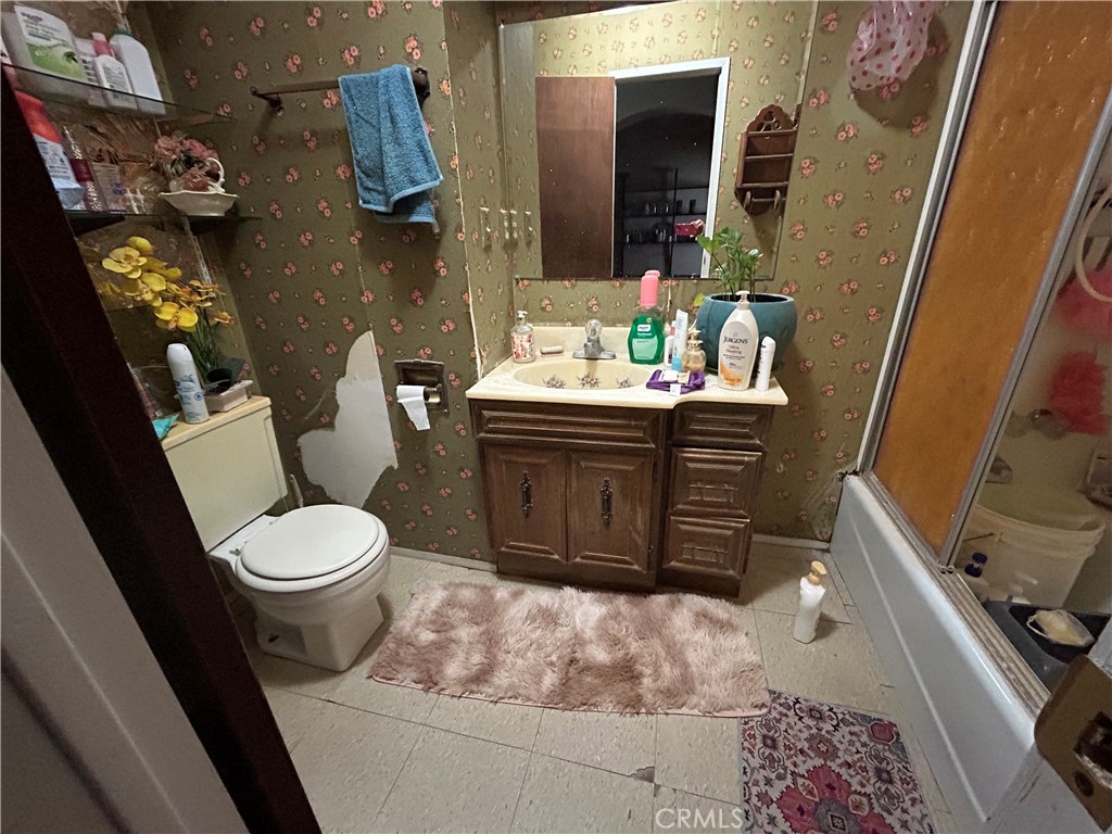 https://media.crmls.org/medias/c66207b7-b853-4299-830f-e97b59c292ac.jpg?preset=X-Large
