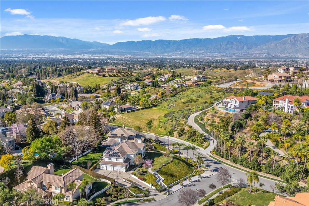 https://media.crmls.org/medias/c6630747-34f6-4113-95db-676b089e3d5d.jpg?preset=X-Large