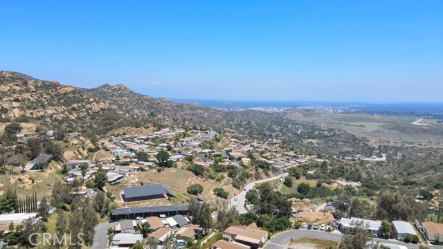 24425 Woolsey Canyon Road, West Hills CA: https://media.crmls.org/medias/c663870a-2e41-461a-918e-c6d71a579d6f.jpg