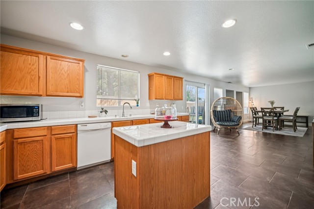 Detail Gallery Image 10 of 29 For 45614 Barham, Lancaster,  CA 93534 - 3 Beds | 2/1 Baths